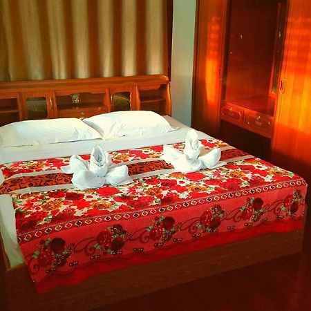 Emmanuel Guesthouse 班武里府 外观 照片