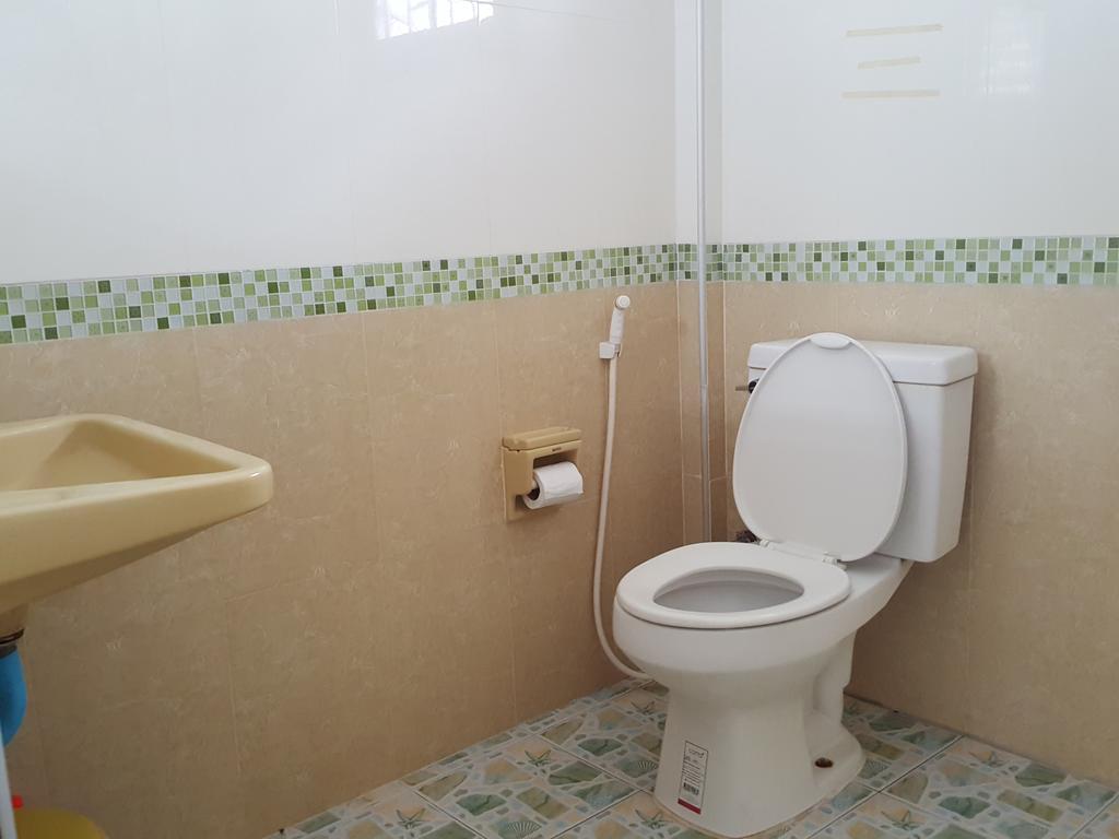 Emmanuel Guesthouse 班武里府 外观 照片