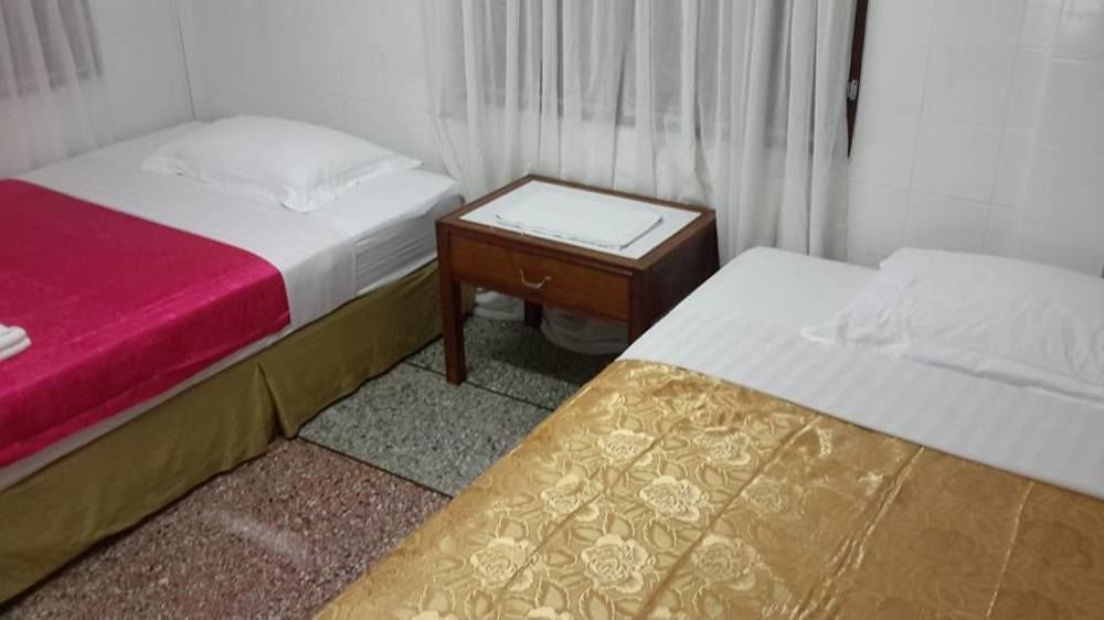 Emmanuel Guesthouse 班武里府 外观 照片
