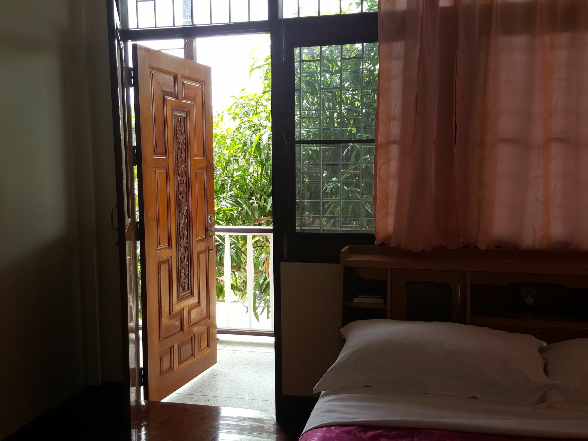 Emmanuel Guesthouse 班武里府 外观 照片
