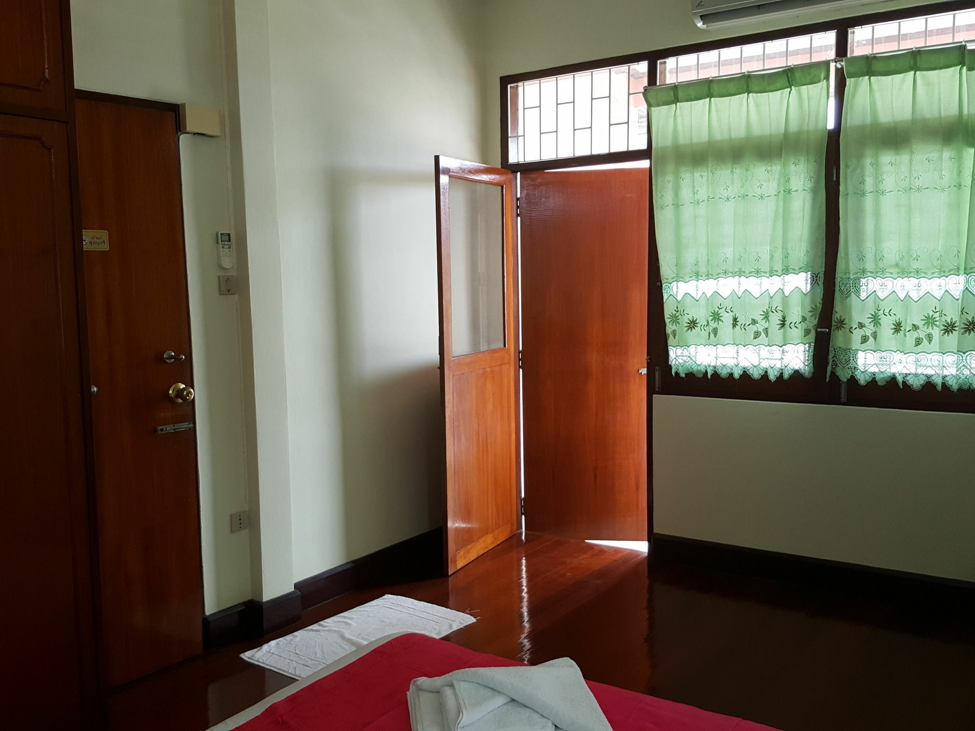 Emmanuel Guesthouse 班武里府 外观 照片