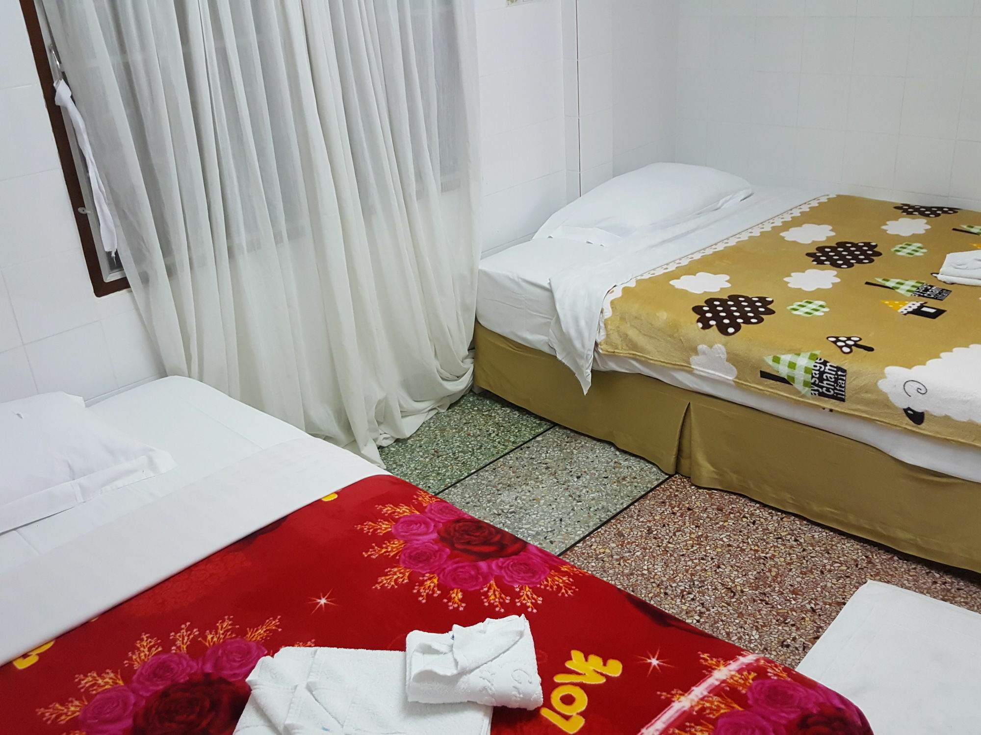 Emmanuel Guesthouse 班武里府 外观 照片